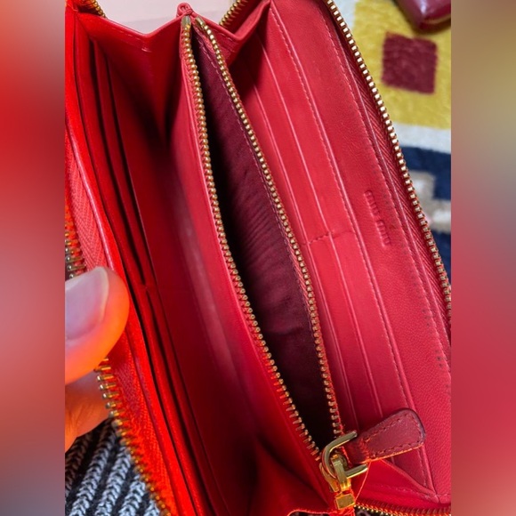 EUC Miumiu Matelasse Leather wallet - Picture 6 of 7